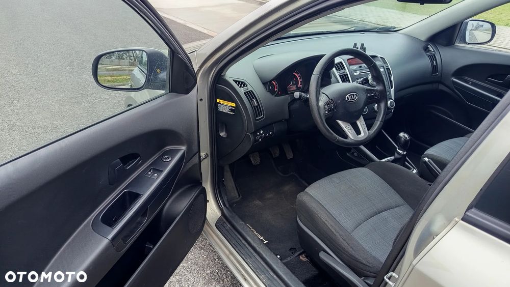 Kia Ceed 1.4 Comfort + - 12