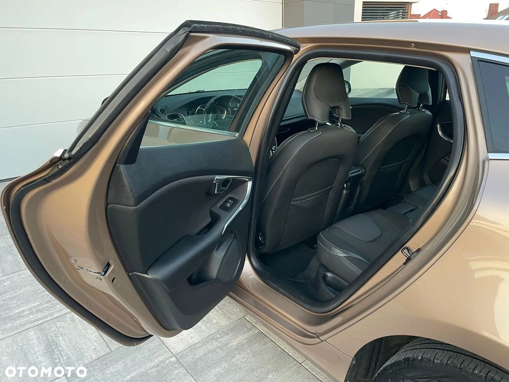 Volvo V40 D2 Summum - 16