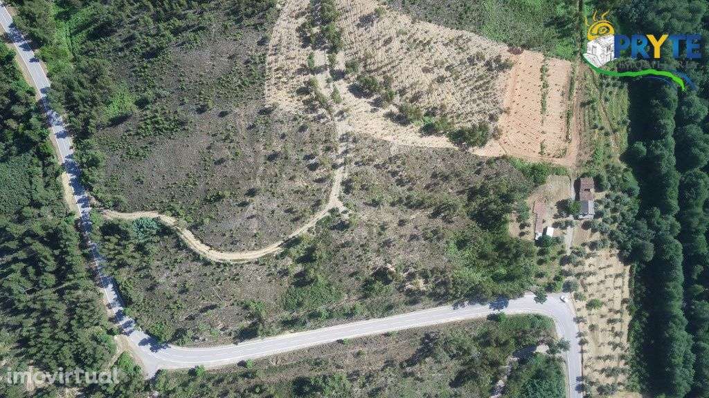 Pequena quinta a confinar com a Ribeira situada perto de Oleiros - Grande imagem: 2/58