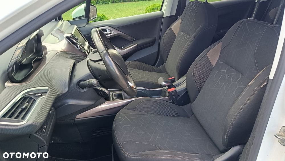 Peugeot 2008 1.2 Pure Tech Style - 12