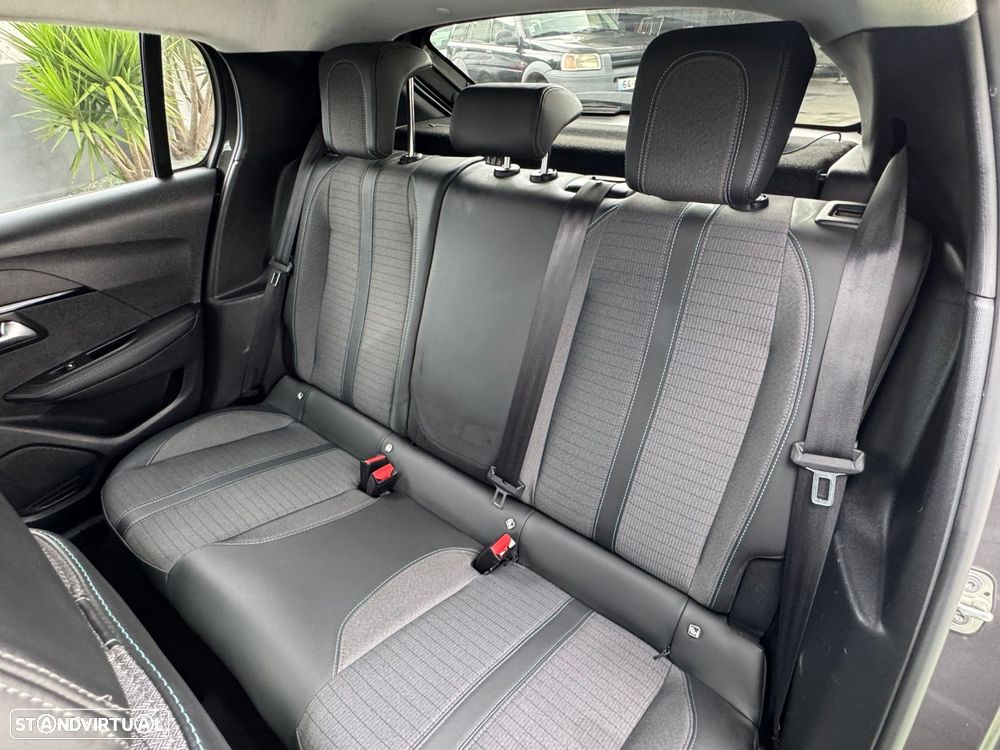 Peugeot 208 1.2 PureTech Allure Pack EAT8 - 27