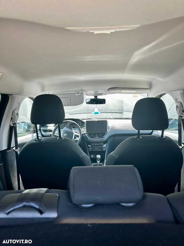 Peugeot 2008 1.2 L PureTech ETG Allure - 6