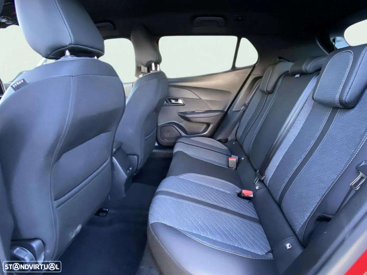 Peugeot 2008 1.2 PureTech Allure - 23