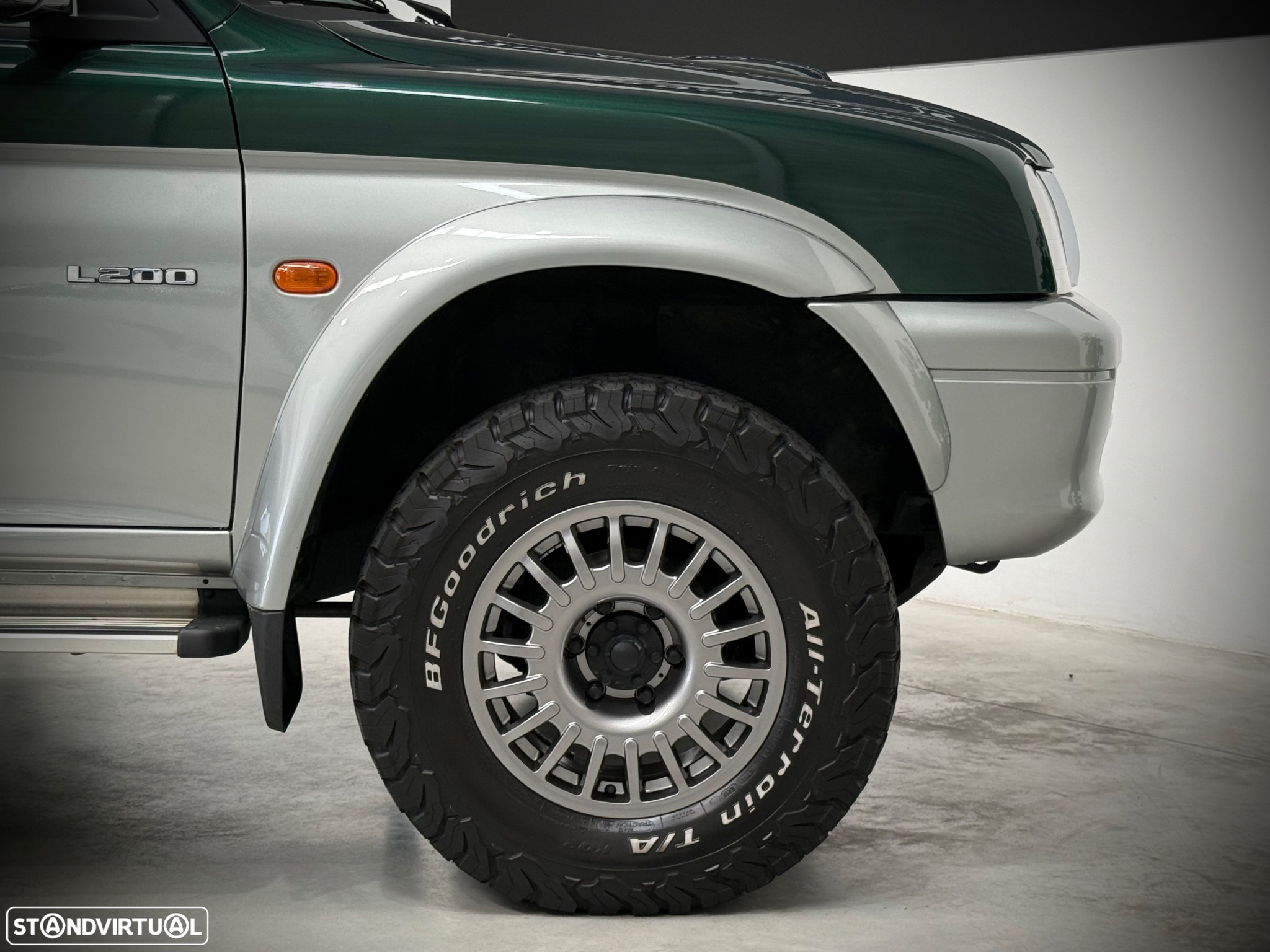 Mitsubishi L200 2.5 TD Strakar Sport CD - 26
