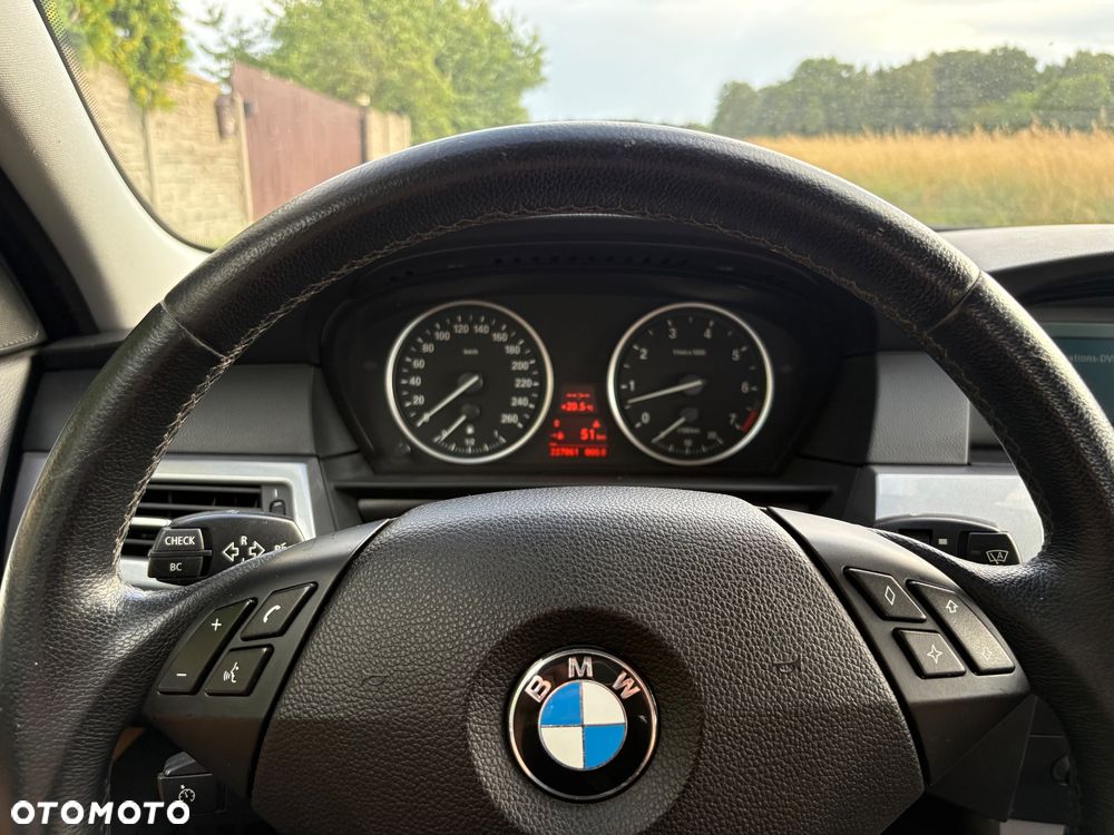 BMW Seria 5 523i Edition Exclusive - 17