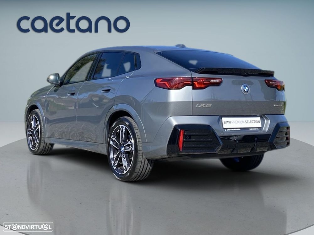 BMW iX2 eDrive20 Pack Desportivo M - 27