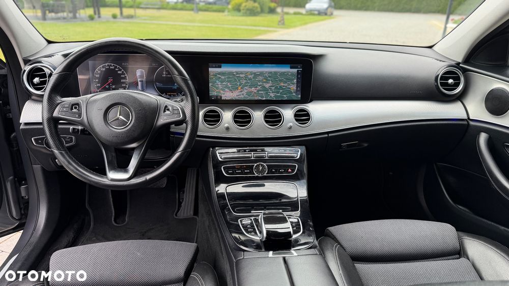 Mercedes-Benz Klasa E 220 d 4Matic 9G-TRONIC - 30