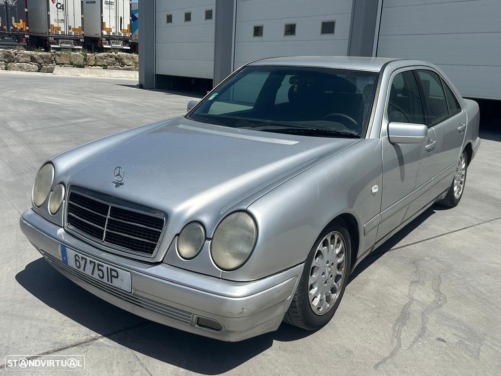 Mercedes-Benz E 220 - 1