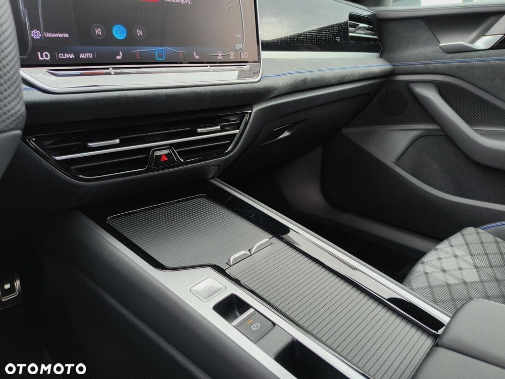 Volkswagen Passat Variant 2.0 TSI R-Line Plus DSG - 15
