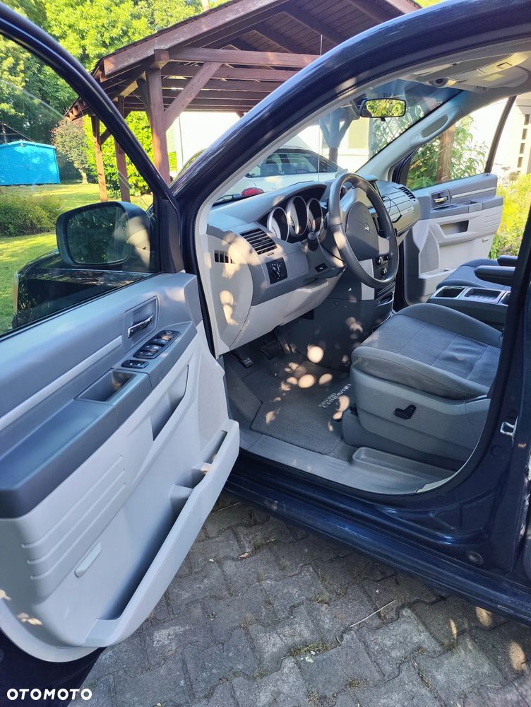 Dodge Grand Caravan - 5