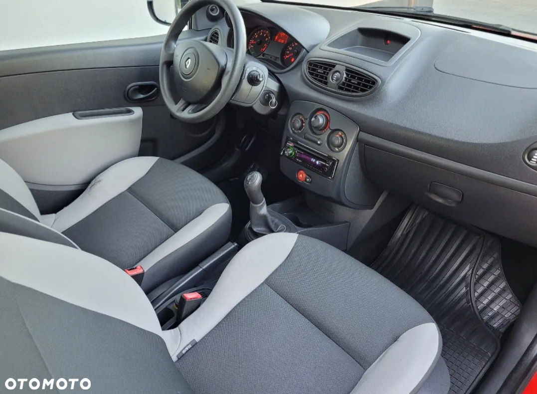 Renault Clio 1.2 16V 75 Expression - 13