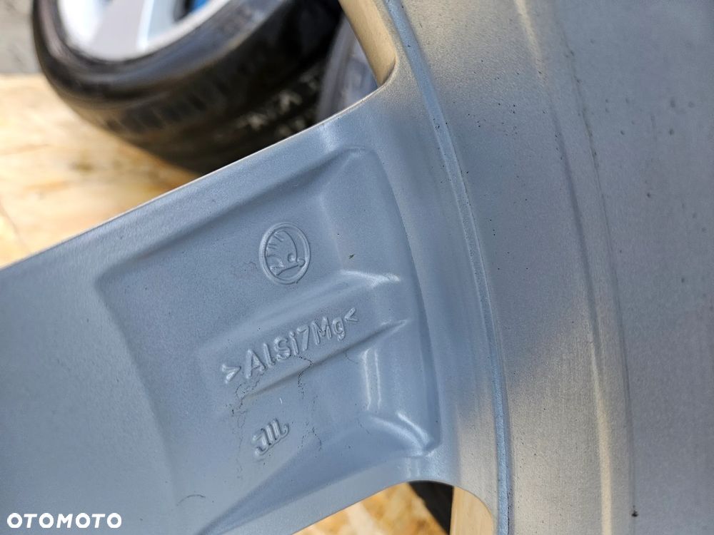 skoda octavia iii koła felgi aluminiowe 17 5E0601025BF - 17
