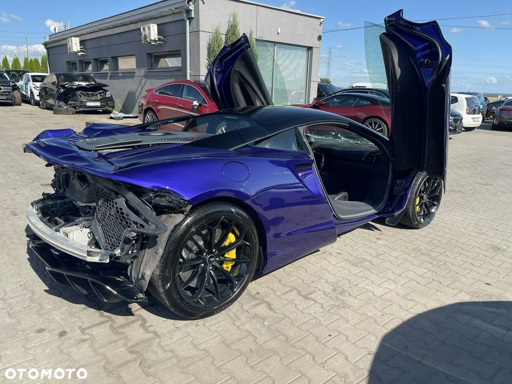 McLaren Artura - 10