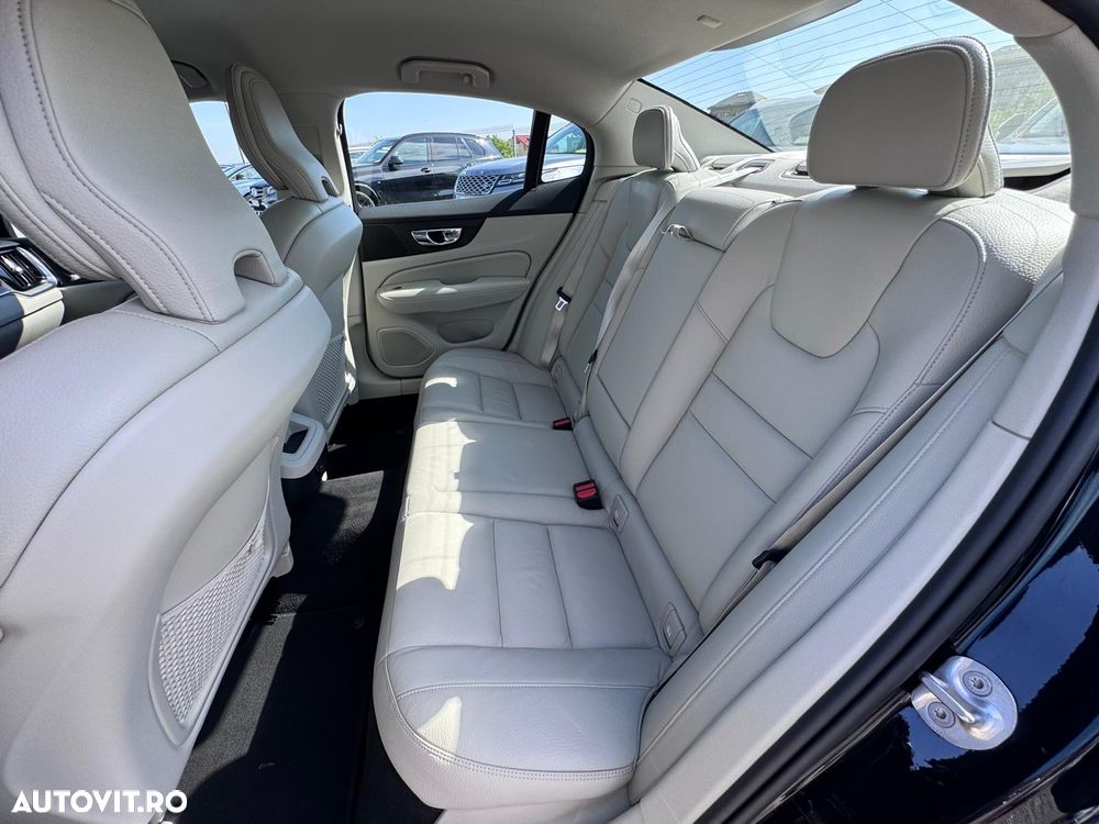Volvo S60 B4 MHEV AT Plus Dark - 17