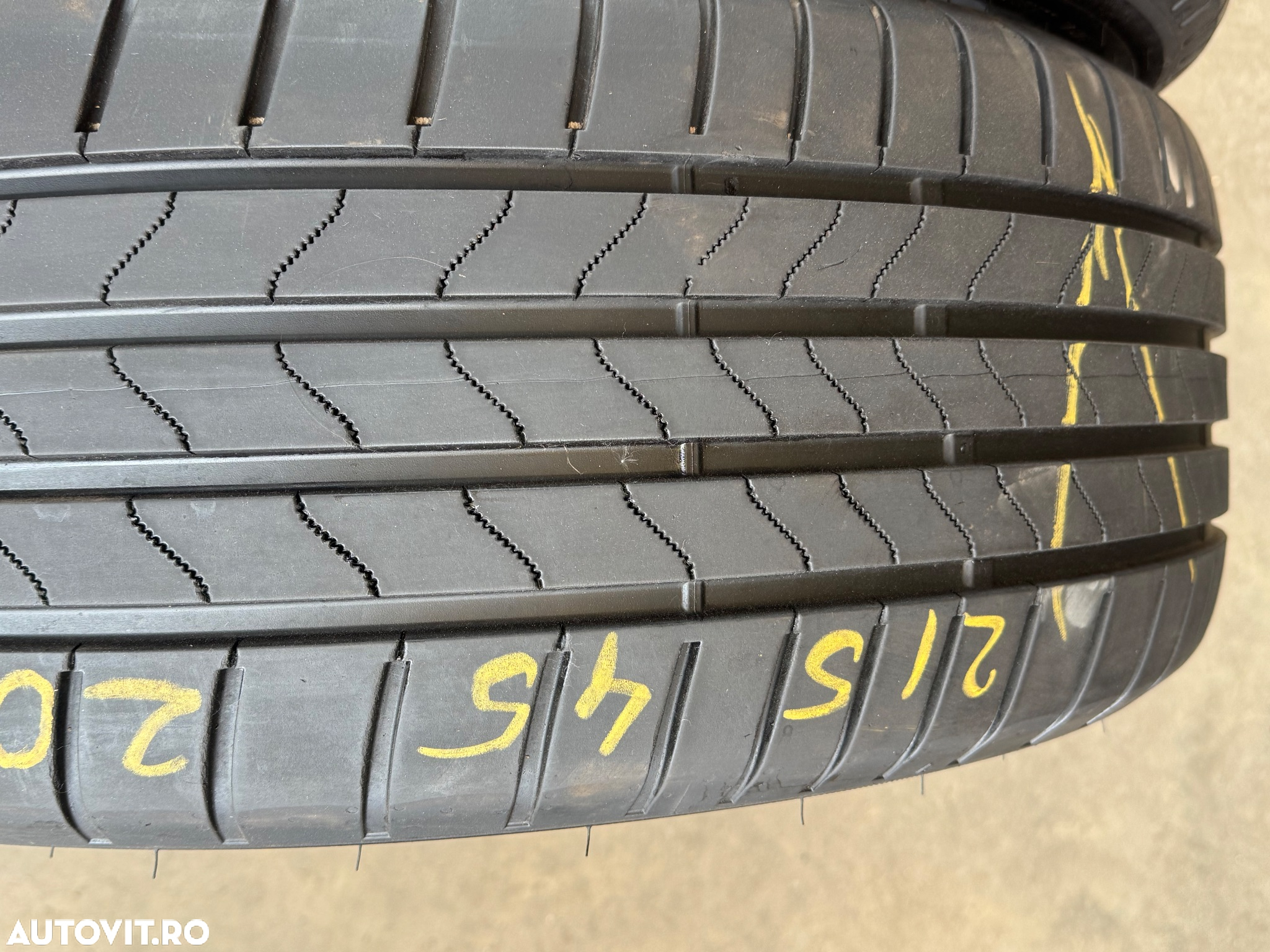 Vând 2 anvelope 215/45/20 bridgestone de vară ca noi - 2