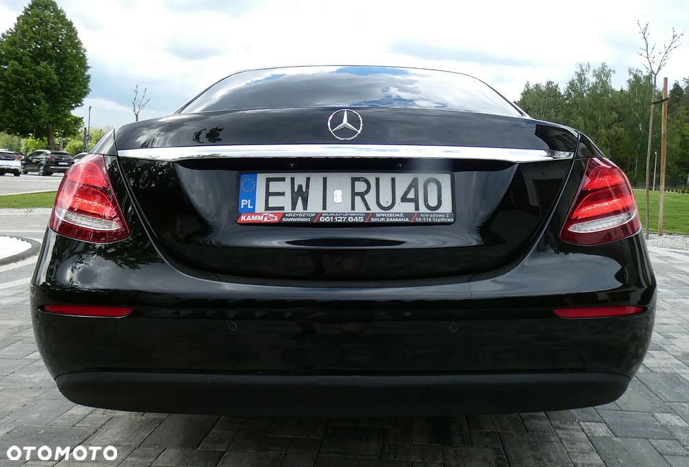 Mercedes-Benz Klasa E 220 d 4-Matic Business Edition 9G-TRONIC - 22