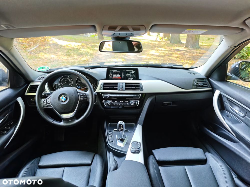 BMW Seria 3 330d Touring Sport Line - 19