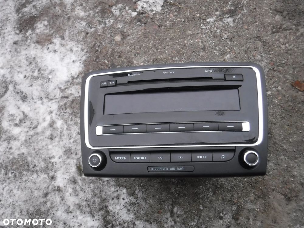 Skoda Superb II Octavia radio 3T0035161B - 1