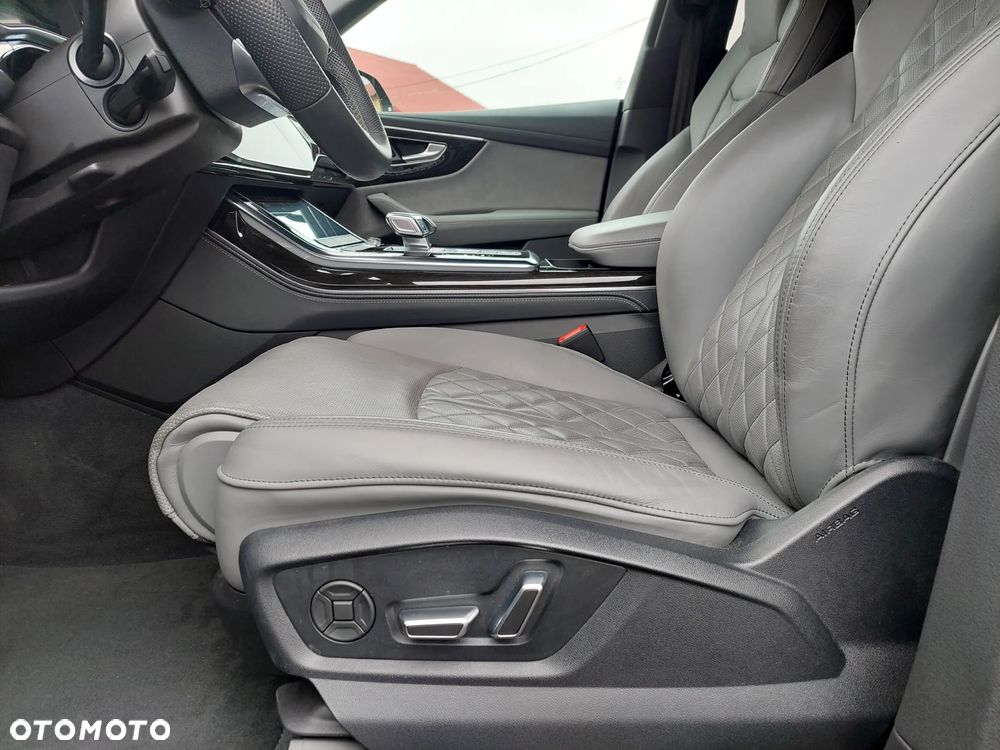 Audi Q8 Sportback e-tron - 26