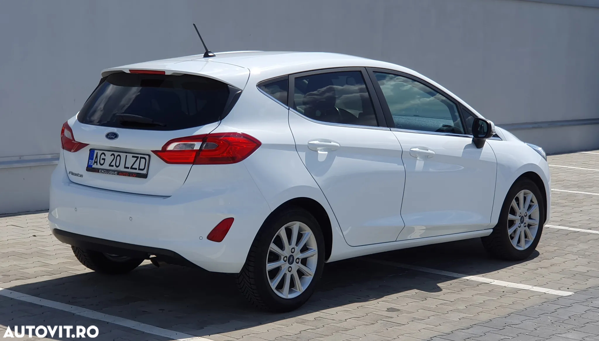 Ford Fiesta 1.0 EcoBoost S&S TITANIUM - 11