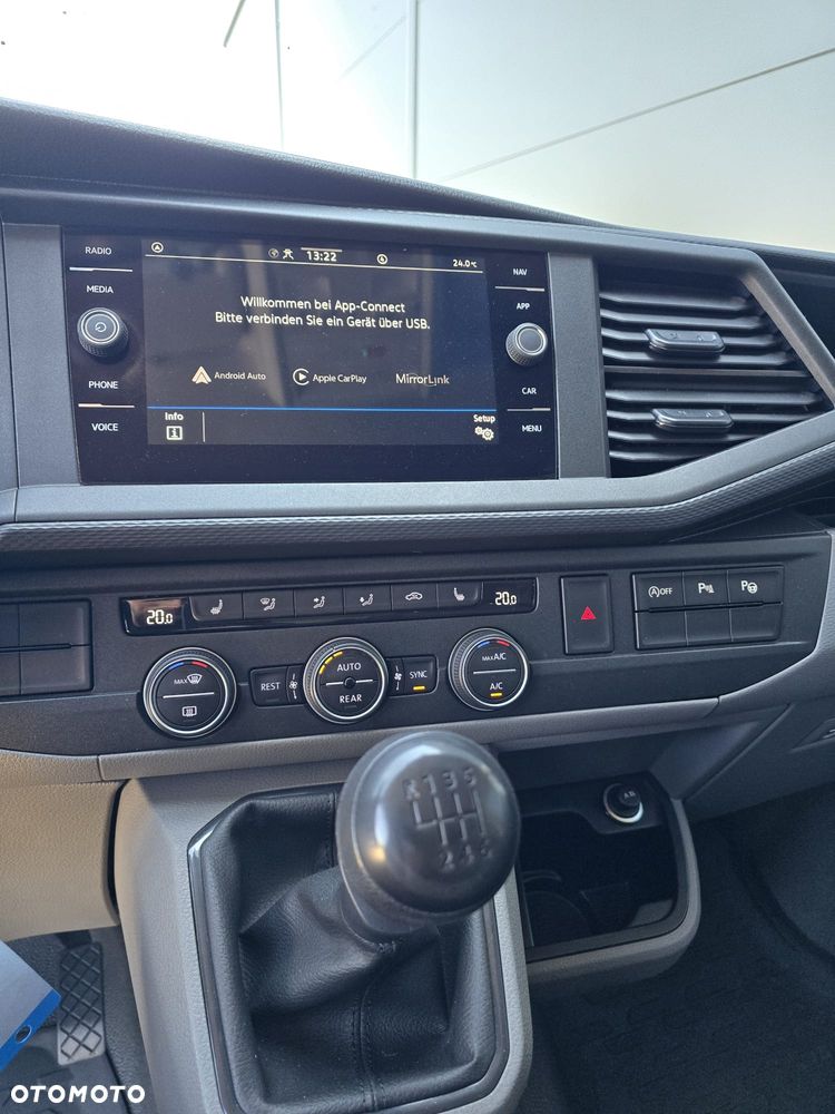 Volkswagen Caravelle - 24