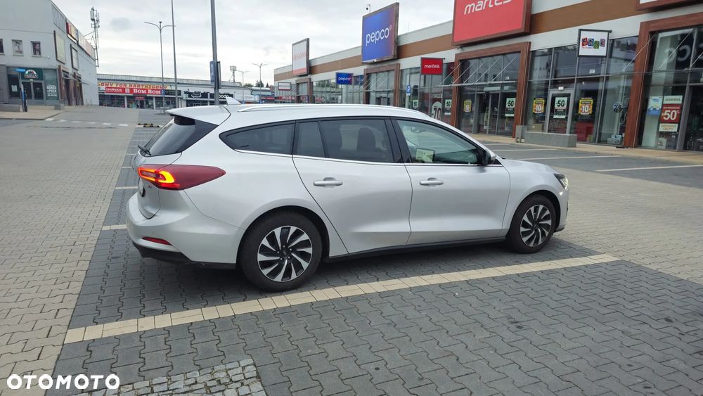 Ford Focus 1.0 EcoBoost Hybrid TITANIUM X - 3