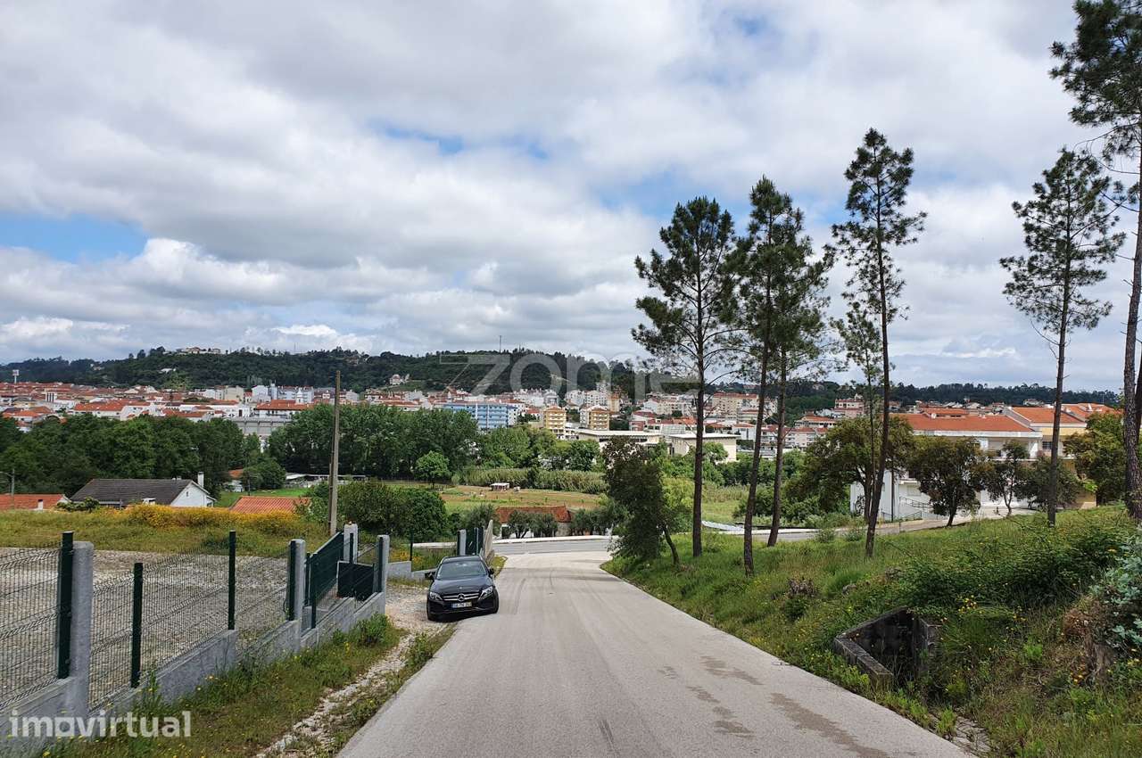 Lote terreno com projeto - Ourém