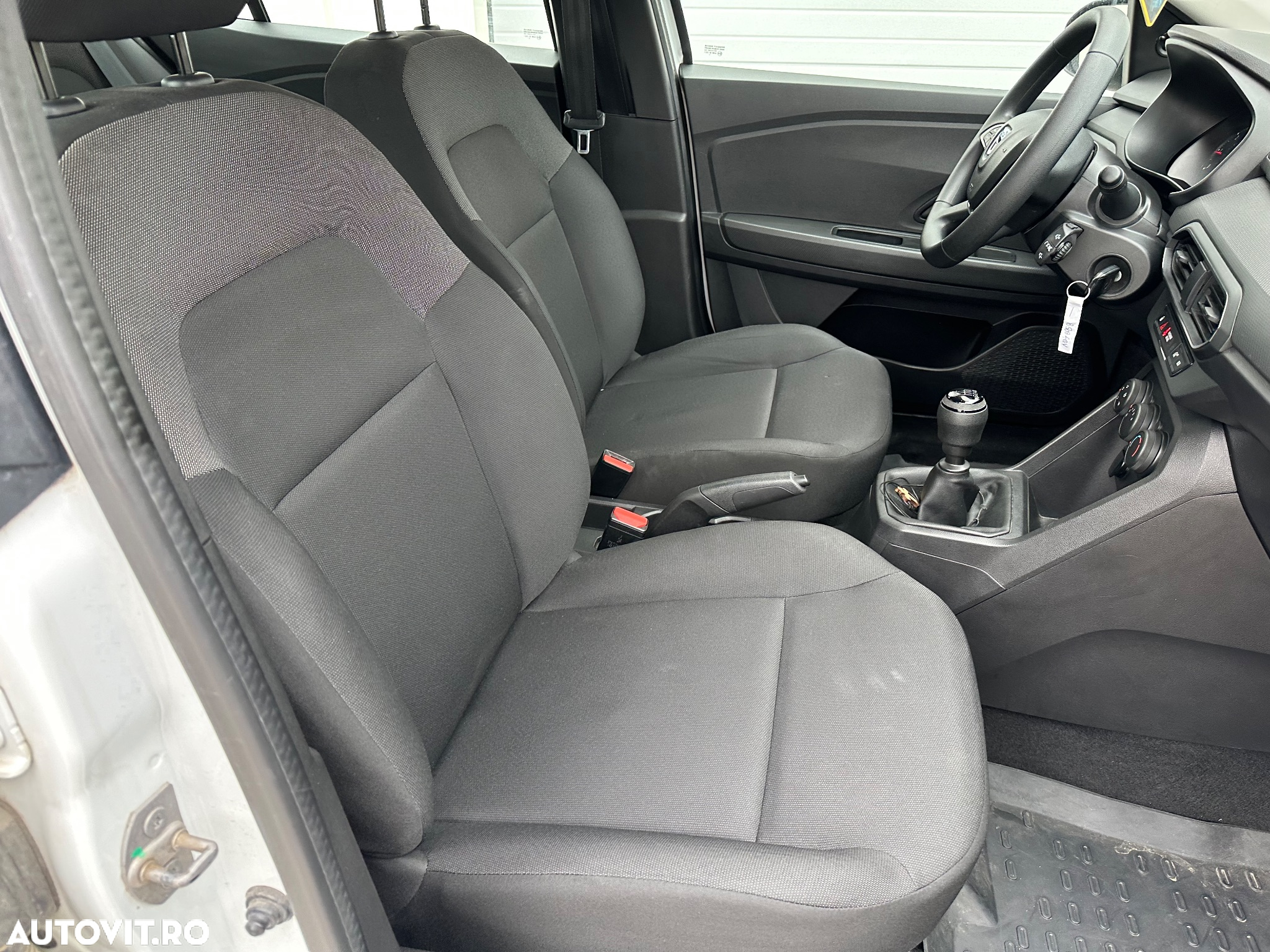 Dacia Logan TCe 90 Essential - 5