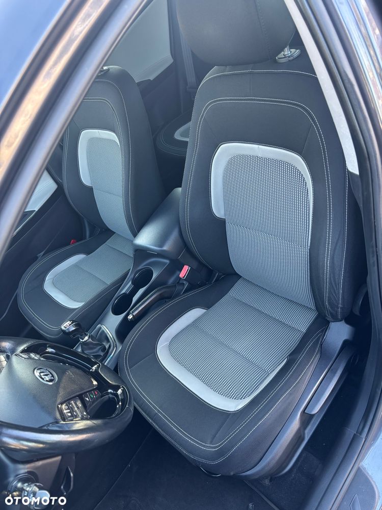 Kia Ceed 1.6 CRDi 128 Dream Team Edition - 9