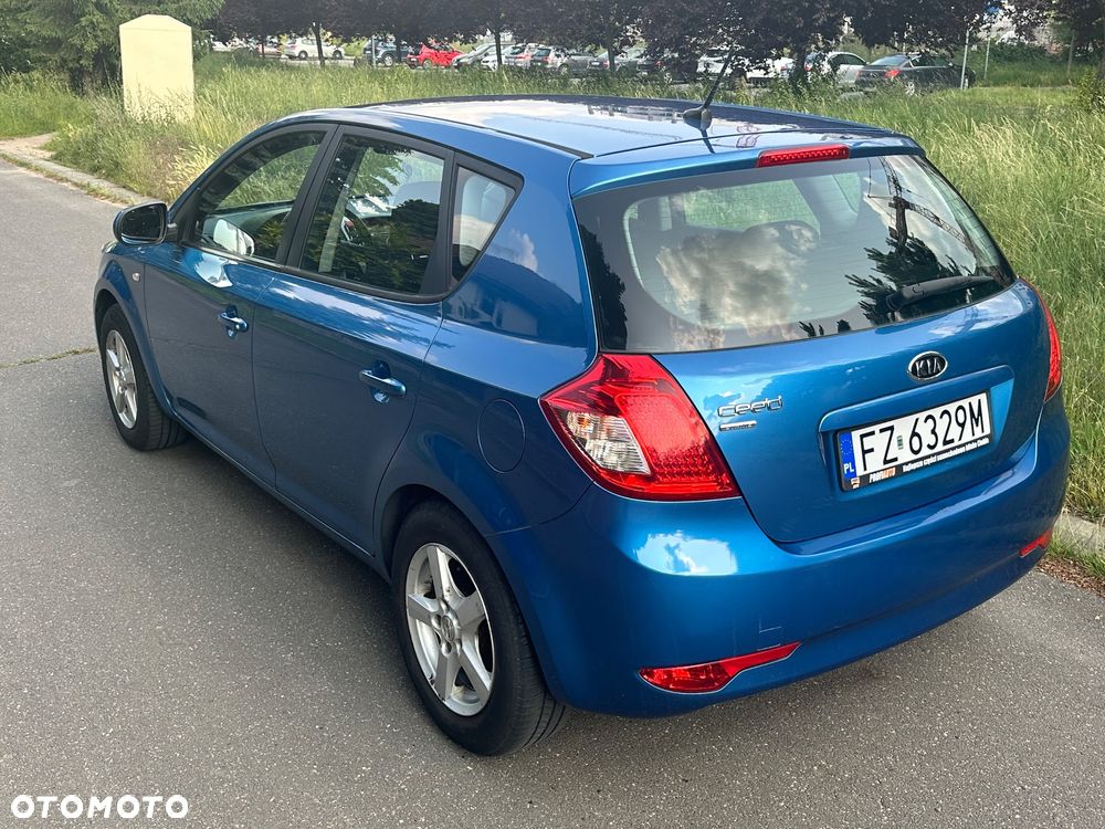 Kia Ceed - 4