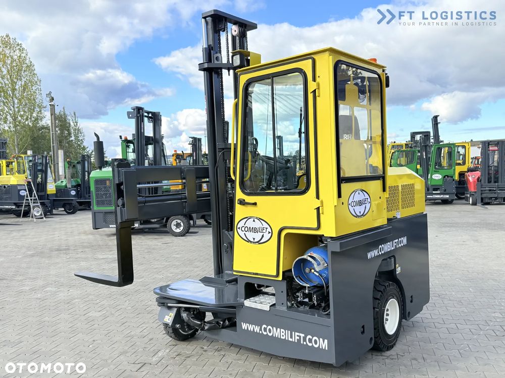 Combilift WÓZEK CZTEROKIERUNKOWY - WIELOKIERUNKOWY / JEDYNIE 491 MTH / C2500 / GAS / DUPLEX 4600MM / KRÓTKI - JEDYNIE 1900MM / SZEROKI 2700 POZYCJONER WIDEŁ / OGRZEWANIE / PEŁNA OGRZEWANA KABINA / STAN IDEALNY / Szeroka oferta wózków czterokierunkowych i bocznych, dopasowanych do różnorodnych potrzeb i zastosowań - 26