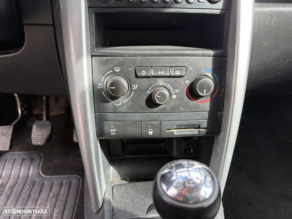 Peugeot 207 90 HDi FAP (Blue Lion) 99G - 12