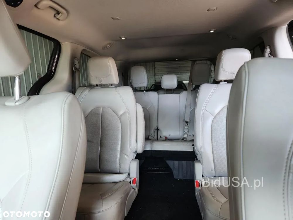 Chrysler Pacifica - 12