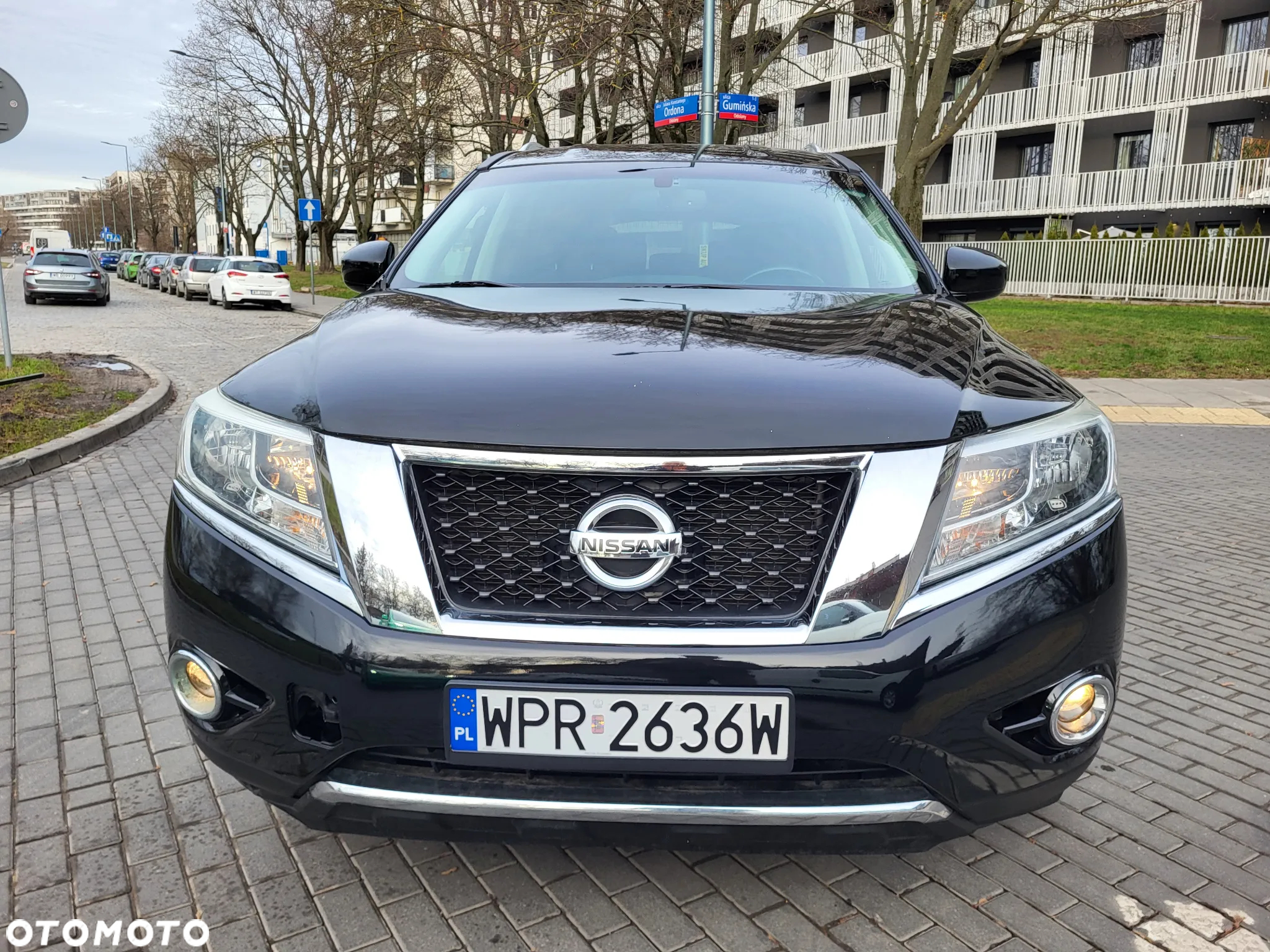 Nissan Pathfinder - 2