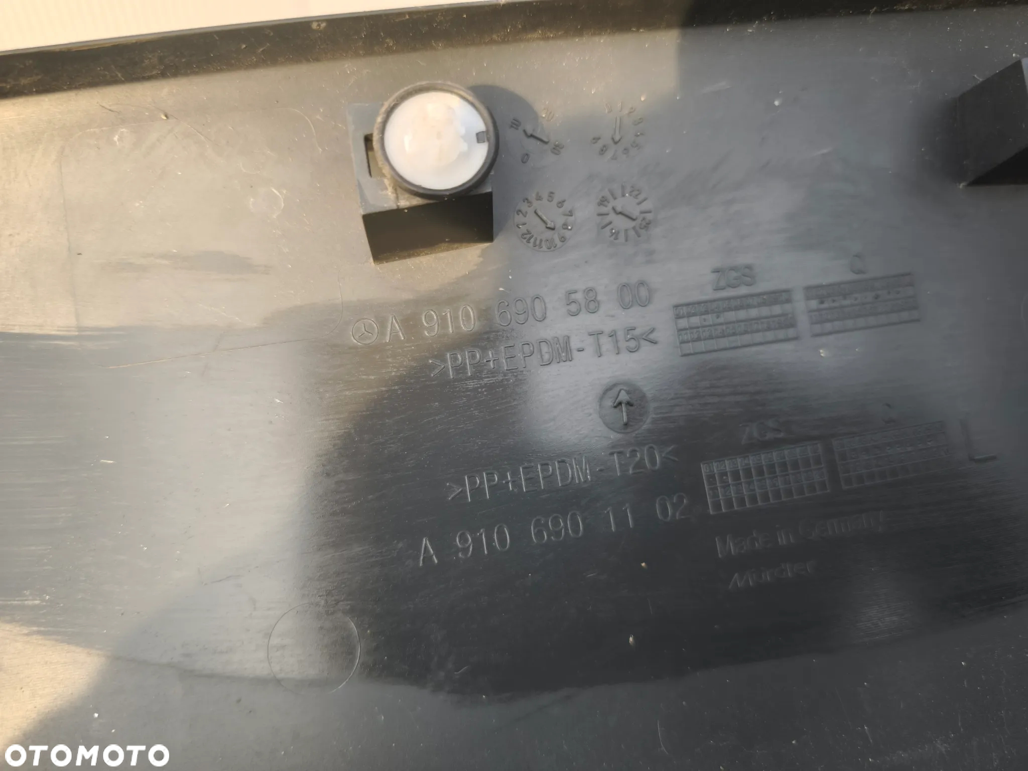 Listwa lewa tylna A 910 690 58 00 Mercedes-Benz Sprinter 907 910 - 4