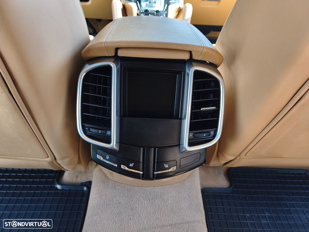 Porsche Cayenne Platinum Edition - 53