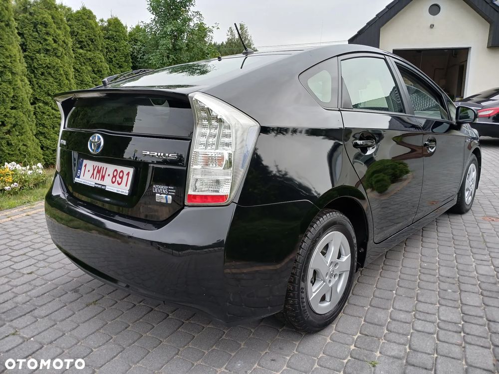 Toyota Prius (Hybrid) Executive - 13