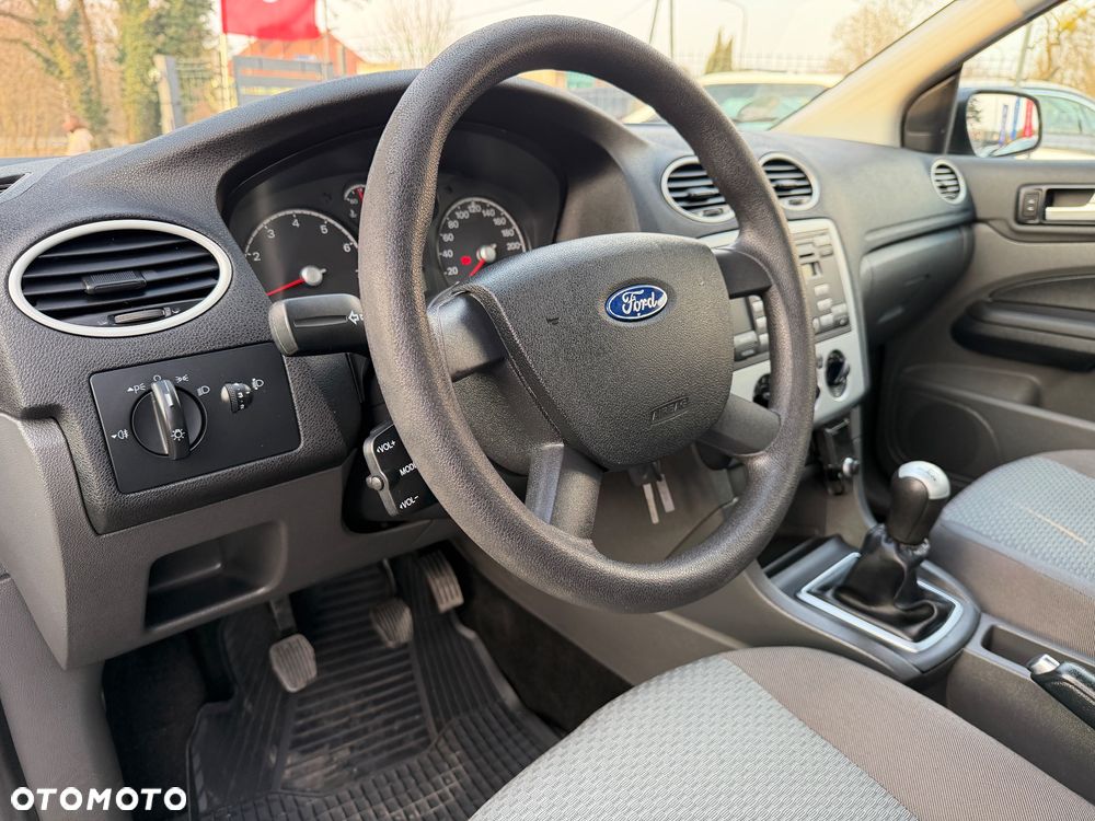 Ford Focus 1.4 Ambiente - 34