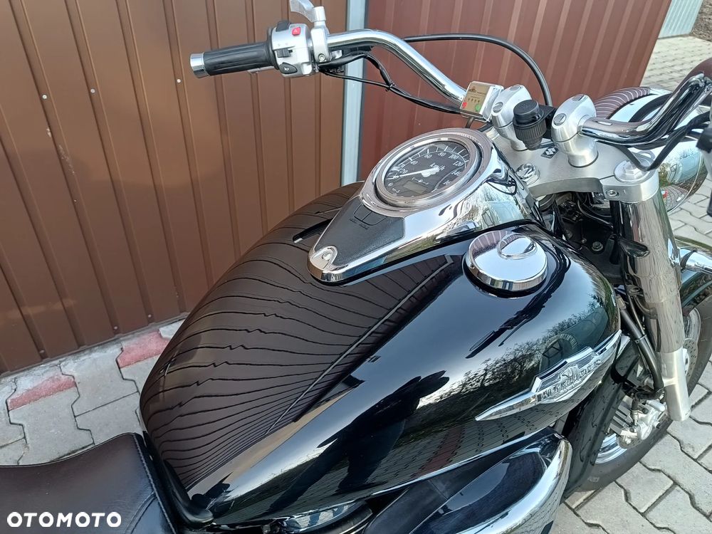 Suzuki Intruder - 13