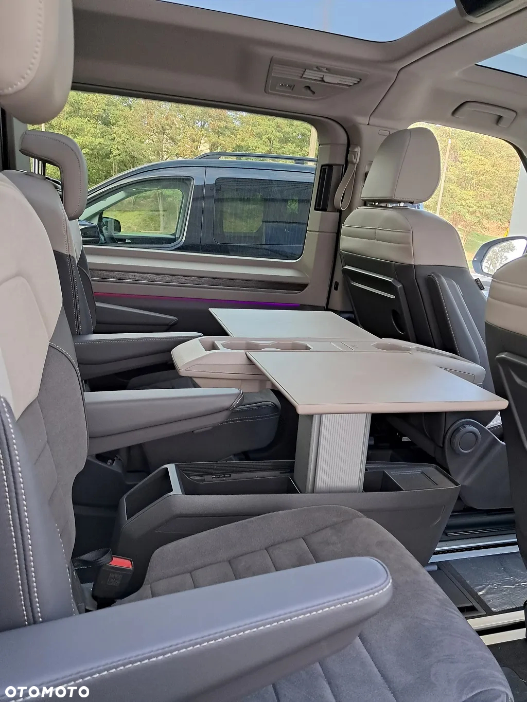 Volkswagen Multivan - 28