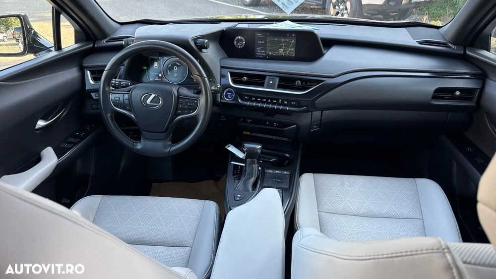 Lexus UX 250h FWD Executive - 16