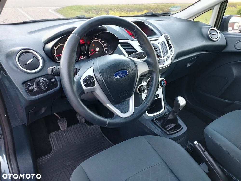 Ford Fiesta - 12