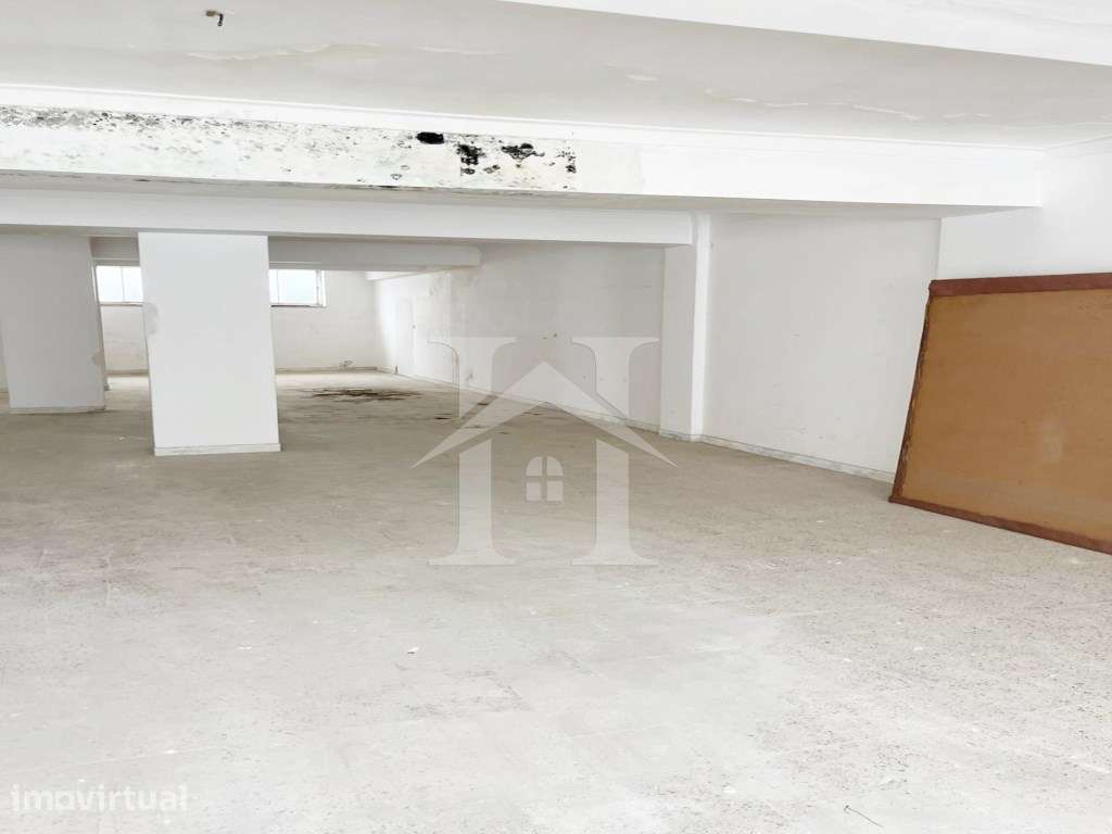 Loja no Cacém com 210m² e Acesso Direto à Rua Para Veículos - Grande imagem: 5/21