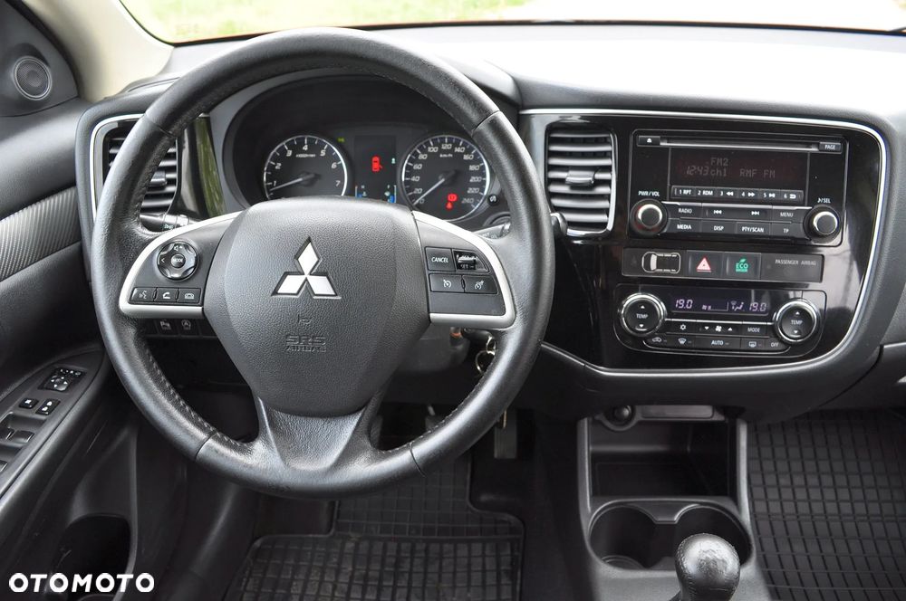 Mitsubishi Outlander 2.0 2WD SUV-Star - 27