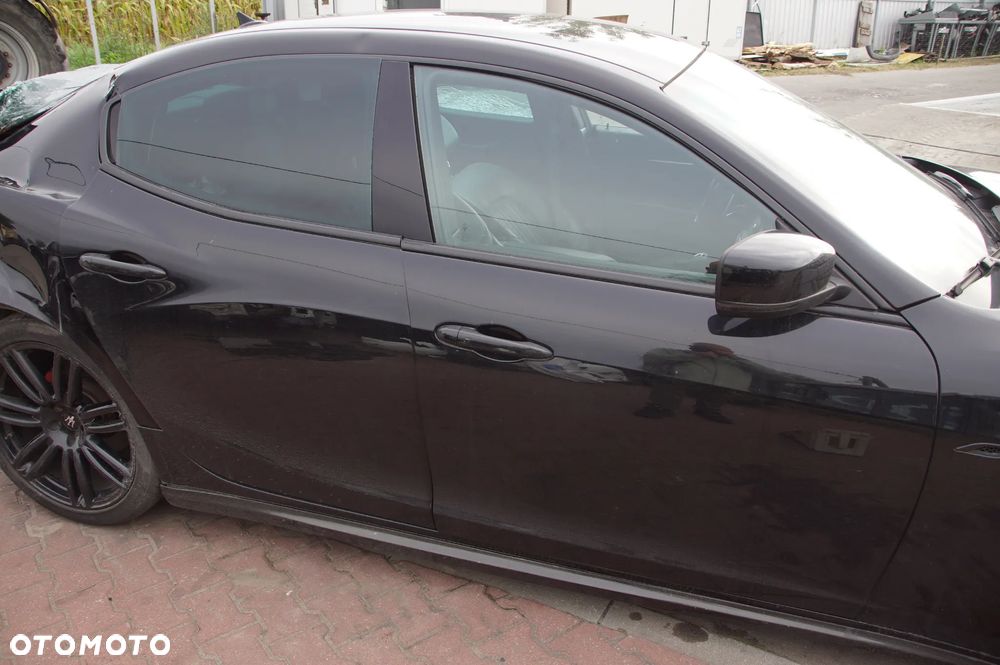 Pojazd na części 692106889 MASERATI GHIBLI 3.0 D 2014 nero vr. 820/a deska konsola silnik kierownica skrzynia drzwi maska zderzak lampa grill felgi 20 cali silnik błotnik szyba - 9