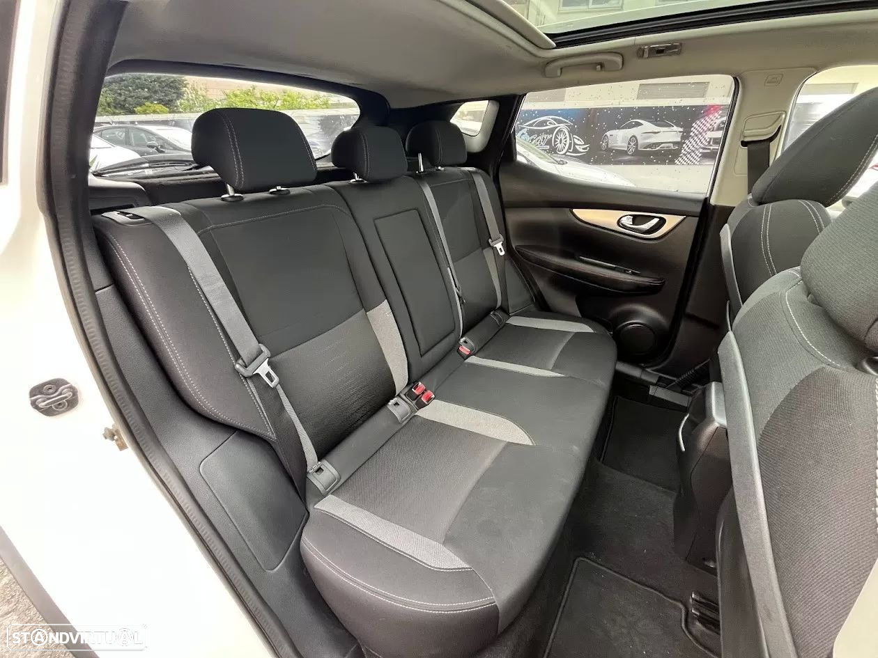 Nissan Qashqai 1.5 dCi N-Connecta 18 - 33