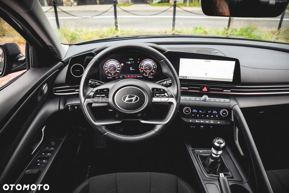 Hyundai Elantra 1.6 Executive - 30