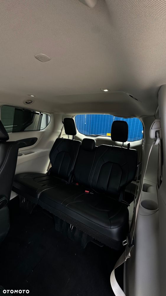 Chrysler Pacifica - 25