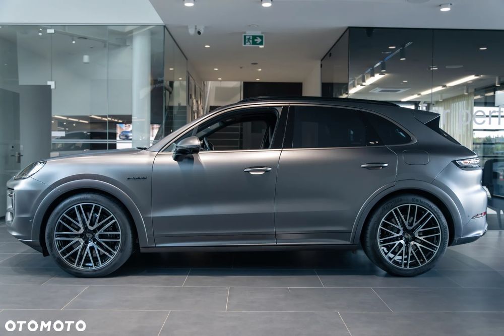 Porsche Cayenne Turbo E-Hybrid PHEV - 4
