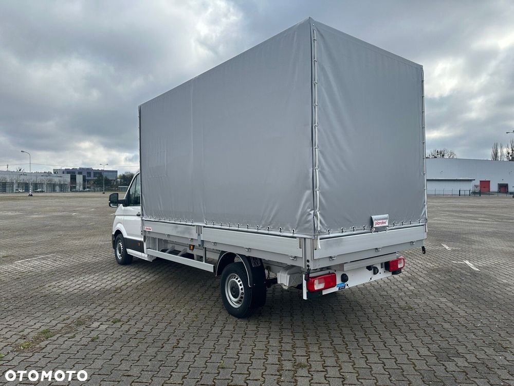 Volkswagen Crafter Crafter 35 Podwozie z pojedynczą kabiną silnik: 2,0 l EURO VI SCR 163 KM / skrzynia biegów: Przedni napęd automatyczna 8-biegowa rozstaw osi: 4490 mm - 6